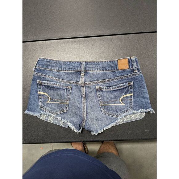 American Eagle Womens Shorts Raw Hem Star Pockets Denim Size 6 - Picture 2 of 7